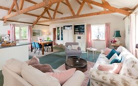 Spacious Swallow Cottage