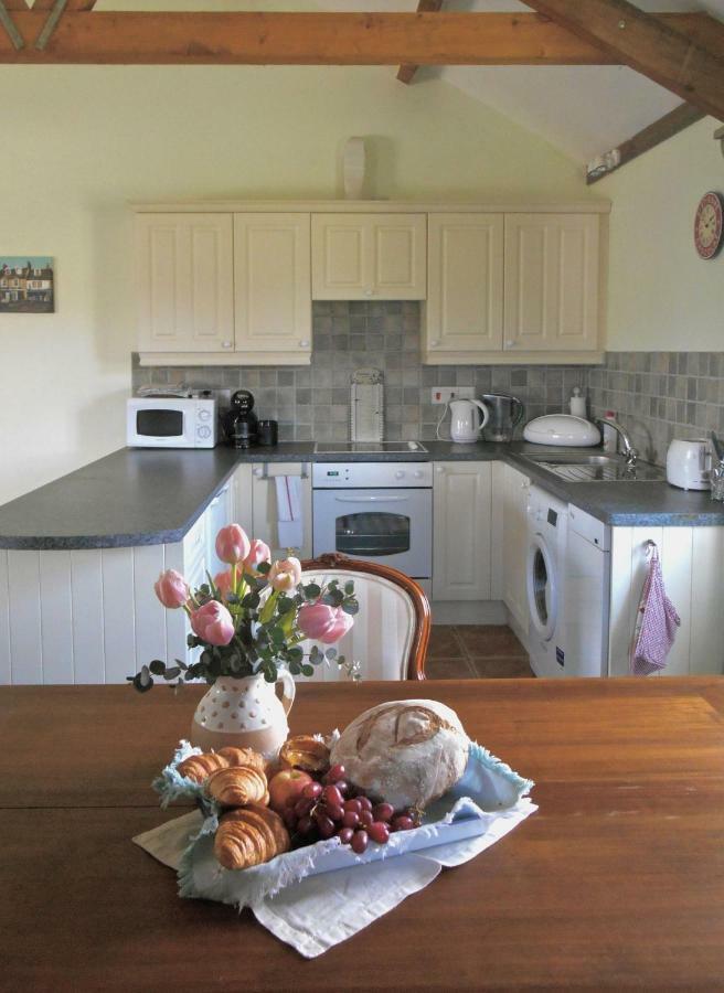 Spacious Swallow Cottage Tisbury Exterior foto